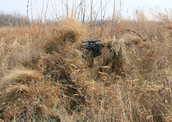 Военнослужащие ВВО в составе снайперских пар учатся поражать живую силу условного противника в Приморском крае
