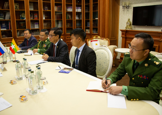 Замминистра обороны РФ Александр Фомин провел встречу с Чрезвычайным и Полномочным Послом Мьянмы в России