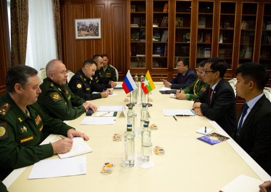 Замминистра обороны РФ Александр Фомин провел встречу с Чрезвычайным и Полномочным Послом Мьянмы в России