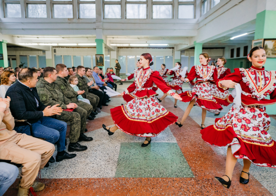 Артисты творческой группы ЦОК ВКС поздравили военнослужащих с Днем народного единства