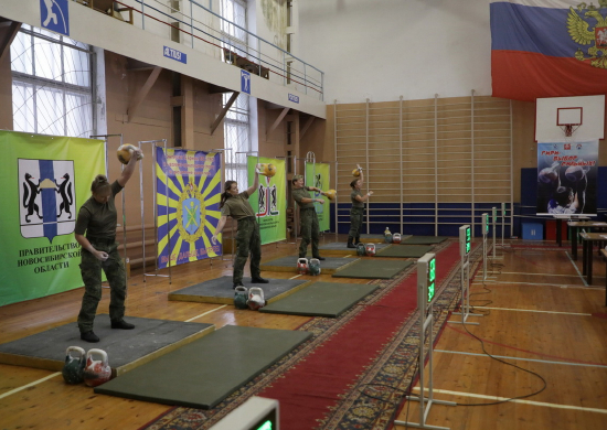 Чемпионат по военно-прикладному спорту в дисциплине «рывок гири» завершился в Новосибирске
