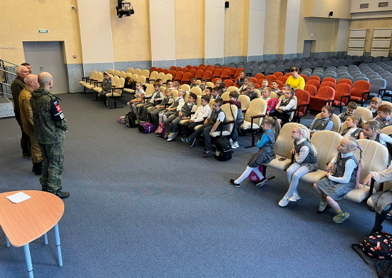 Два поколения защитников Отечества встретились со школьниками Свердловской области
