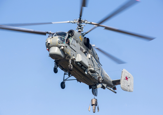 Экипажи корабельных вертолетов морской авиации Балтийского флота отработали групповые полеты в Калининградской области