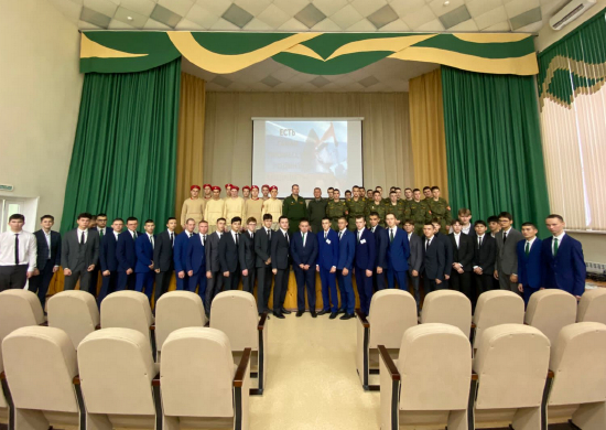 Юнармейцы Республики Татарстан приняли участие в акции  «Есть такая профессия – Родину защищать!»