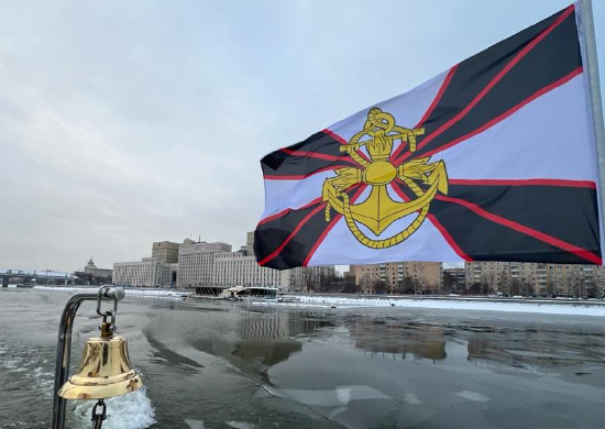 Катера ВМФ с флагами напомнили москвичам про наступающий День морской пехоты