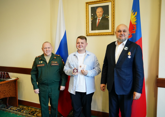 Командующий общевойсковым объединением ЦВО наградил медработников и активистов Кузбасса за помощь участникам спецоперации