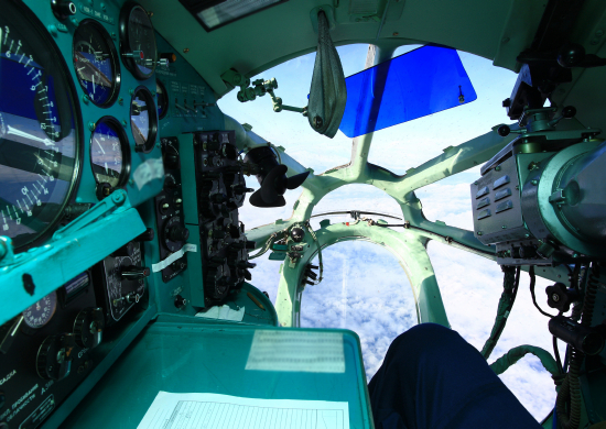 Лётчики транспортной авиации прошли проверку навыков пилотирования по дублирующим приборам