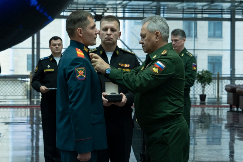 Министр обороны РФ Сергей Шойгу вручил высшие государственные награды участникам СВО
