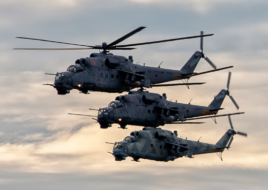 На малых высотах вертолетчики Балтийского флота провели учебно-тренировочные полеты