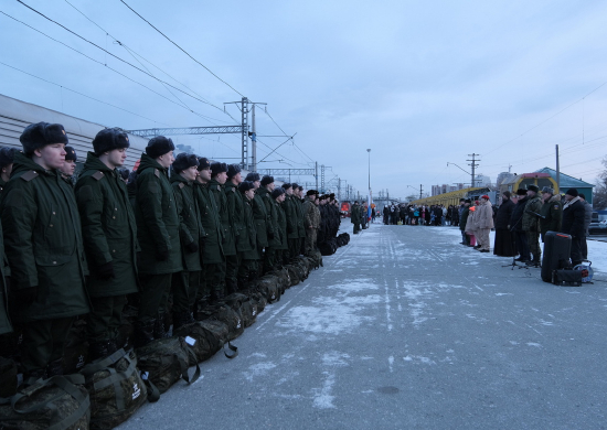 Первый воинский эшелон с призывниками отправился из Новосибирска в воинские части и подразделения в южные регионы России