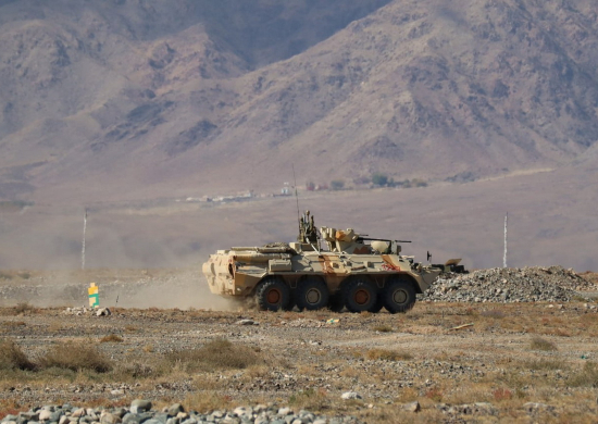Российские мотострелки в Таджикистане прошли контрольную проверку  по вождению бронетранспортеров БТР-82А