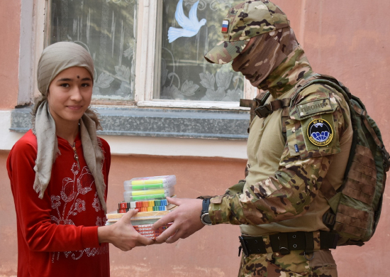 Российские военнослужащие оказали гуманитарную помощь детям-сиротам в Таджикистане