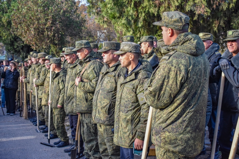 Российские военнослужащие приняли участие  в благоустройстве воинских захоронений в Таджикистане