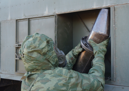 С военнослужащими мотострелкового соединения ЦВО в Оренбургской области проведена тренировка по РХБ защите