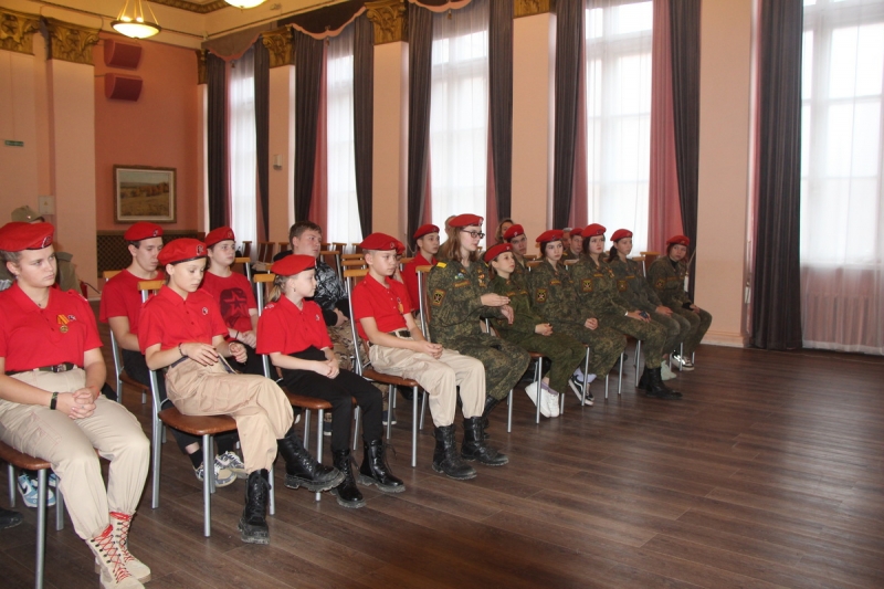 Участник специальной военной операции встретился с юнармейцами в Екатеринбурге
