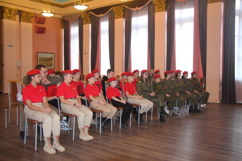Участник специальной военной операции встретился с юнармейцами в Екатеринбурге