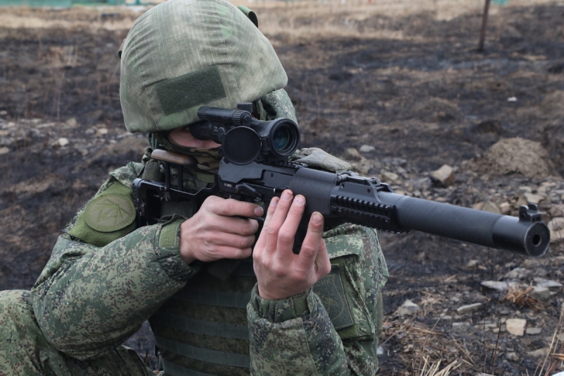 В Хабаровском крае с курсантами центра снайпинга Восточного военного округа проведены занятия по тактической и огневой подготовке