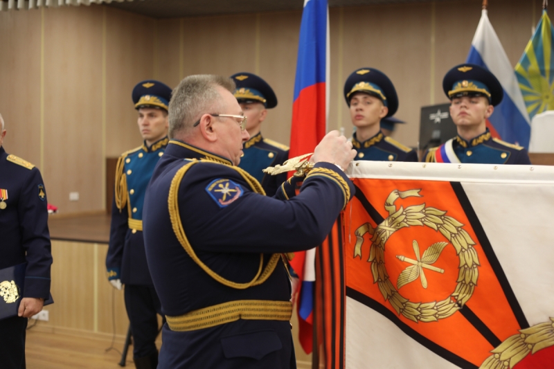 В Ленинградской области состоялась торжественная церемония вручения почетного наименования «Гвардия» авиационному полку