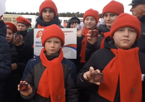 В Новосибирском ВВКУ прошла церемония вступления школьников в ряды Юнармии
