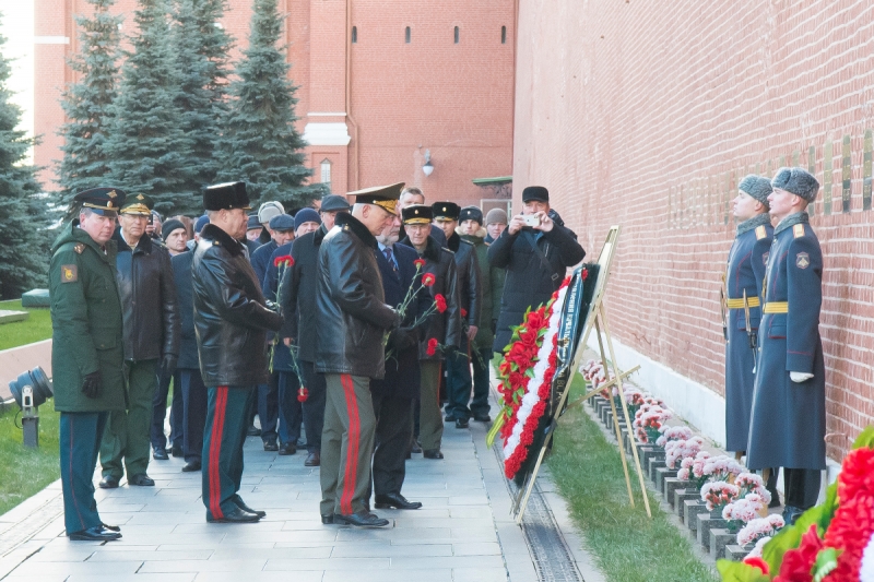 В преддверии Дня ракетных войск и артиллерии в Москве почтили память Главных Маршалов артиллерии