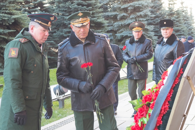 В преддверии Дня ракетных войск и артиллерии в Москве почтили память Главных Маршалов артиллерии