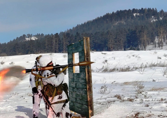 В Приморском крае на полигоне ВВО военнослужащие выполняют стрельбы из противотанковых гранатометов