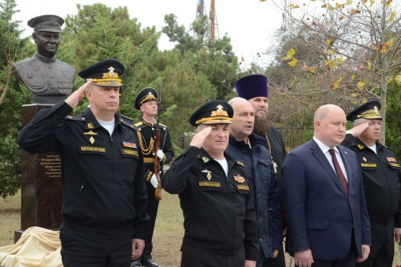 В Севастополе прошла церемония высадки деревьев, посвященная памяти военнослужащих погибших в ходе СВО и торжественное открытие памятника капитану 1 ранга Андрею Палию