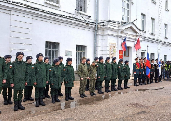 В военном комиссариате Севастополя прошла торжественная отправка в войска новобранцев осеннего призыва