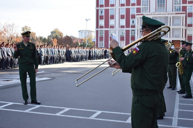 Военнослужащие 201-й военной базы поздравили курсантов Академии МВД Таджикистана с приведением к военной присяге
