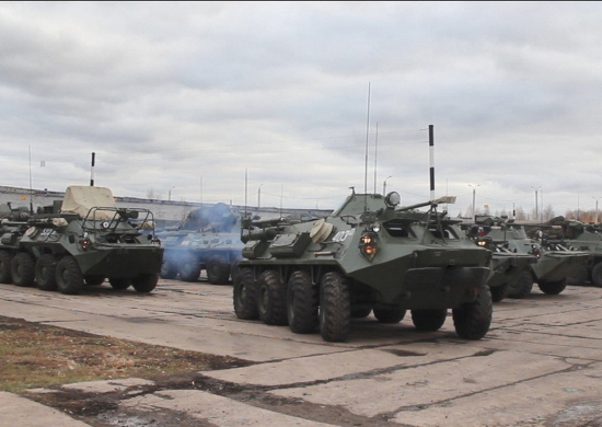 Военнослужащие мотострелкового соединения ЦВО под Самарой продолжают работы по переводу вооружения и техники на зимний режим эксплуатации