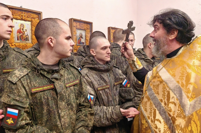 Военнослужащие учебного центра войск связи ЦВО приняли участие  в божественной литургии в Ульяновске
