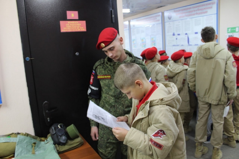 Военные полицейские ЦВО провели экскурсию для юнармейцев в Киргизии