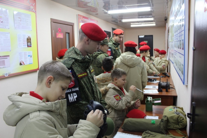 Военные полицейские ЦВО провели экскурсию для юнармейцев в Киргизии