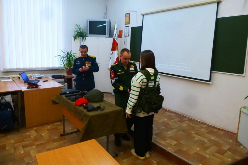 Военные полицейские ЦВО провели патриотическое мероприятие для лицеистов Йошкар-Олы