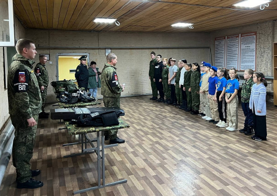 Военные полицейские ЦВО провели урок мужества для юнармейцев  в Челябинской области