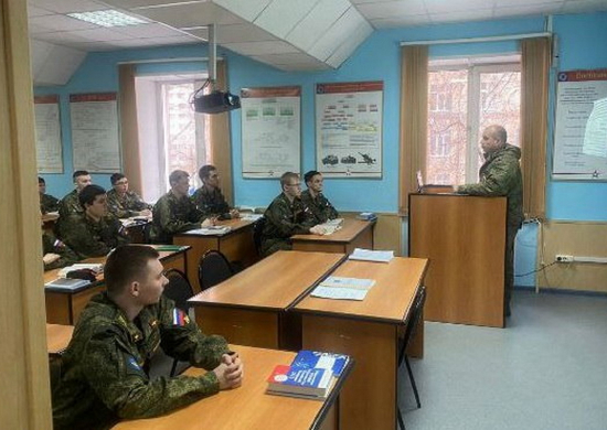 Военные полицейские ЦВО провели урок мужества для курсантов СибГТИ  в Новосибирской области