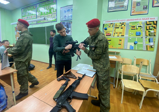 Военные полицейские ЦВО встретились со школьниками Омска
