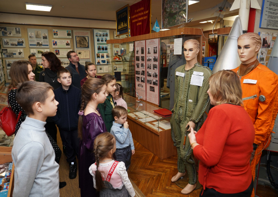 Дети военнослужащих соединения ВТА посетили Новогоднюю елку в Тверском областном академическом театре драмы