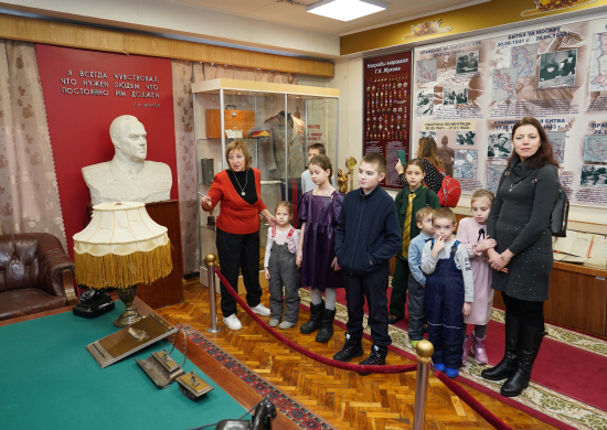 Дети военнослужащих соединения ВТА посетили Новогоднюю елку в Тверском областном академическом театре драмы