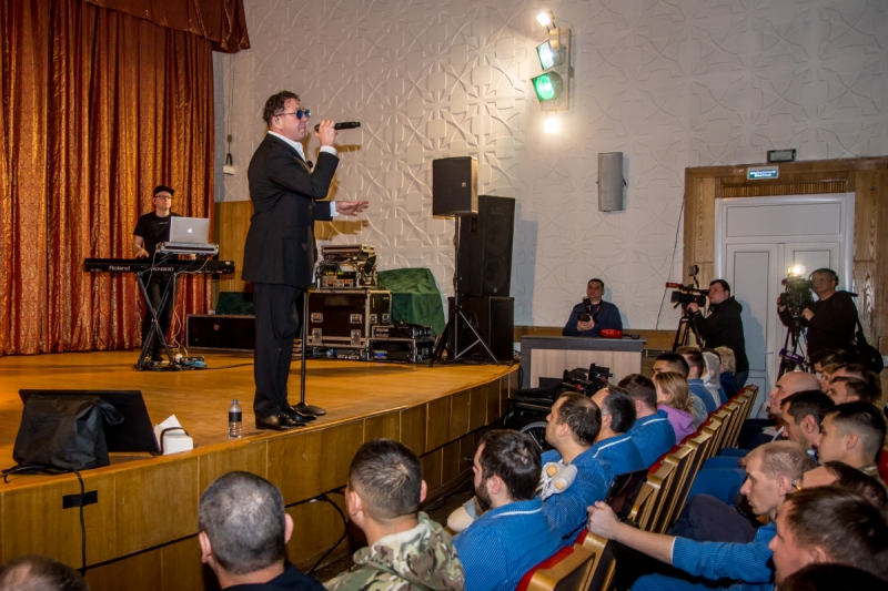 Минобороны России провело акцию «Лучшим воинам мира» в военном госпитале имени П.В. Мандрыка с участием Григория Лепса