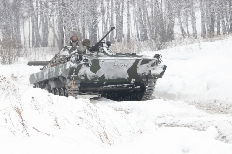 Мотострелки ЦВО в Сибири подавили огневые точки условного противника из штатного вооружения БМП-2