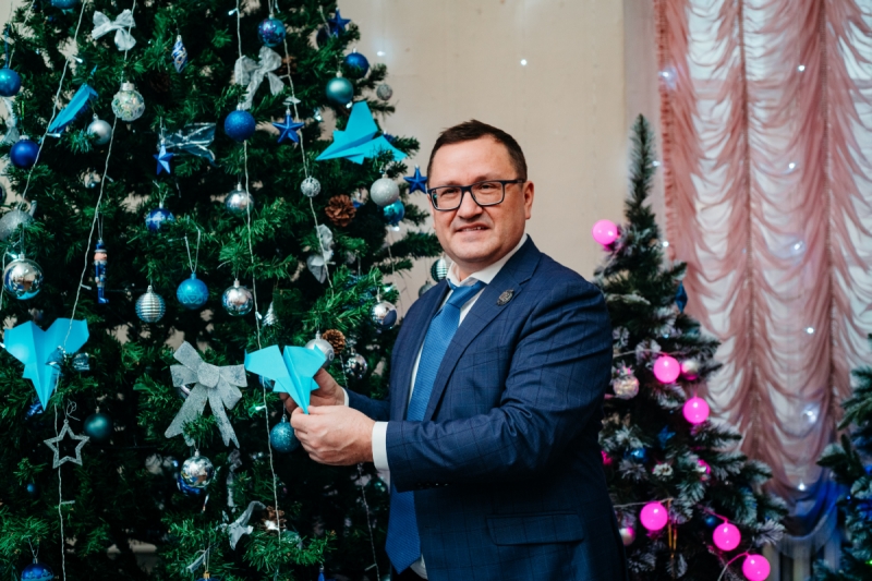 Начальник ЦОК ВКС Владимир Лужбин принял участие в благотворительной акции «Елка желаний»
