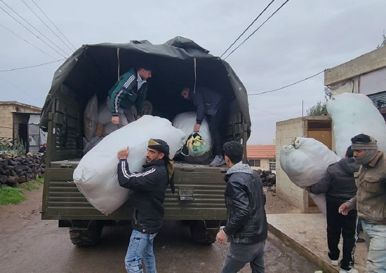 Российские военнослужащие передали гуманитарную помощь жителям н.п Джаб-эс-Сафа в сирийской провинции Риф-Дамаск