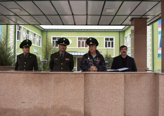 Российские военнослужащие провели урок мужества для курсантов военной гимназии Пограничных войск Республики Таджикистан