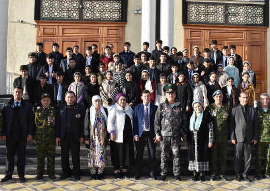 Российские военнослужащие провели урок мужества для учеников школы      №3 города Душанбе Республики Таджикистан