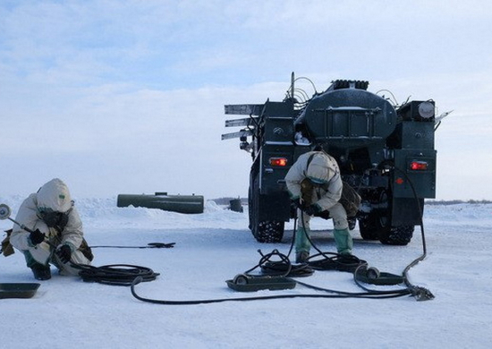 В Алтайском крае военнослужащие РХБ защиты ЦВО отработали мероприятия по прикрытию командного пункта от высокоточного оружия