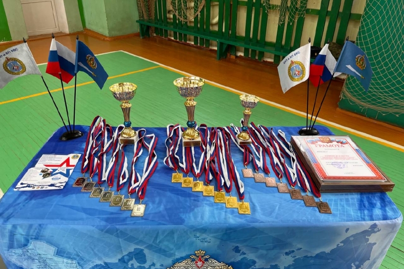 В Астрахани в Центре боевой подготовки и боевого применения ВСК впервые было проведено соревнование по перетягиванию каната в форме