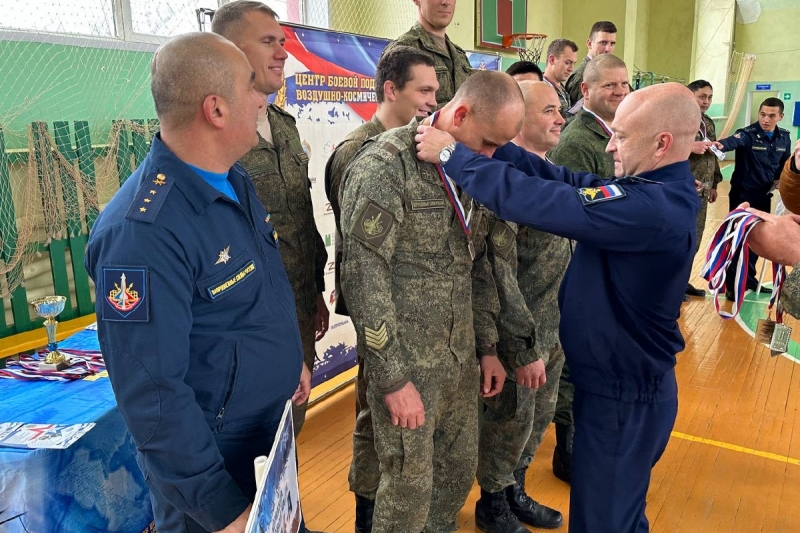 В Астрахани в Центре боевой подготовки и боевого применения ВСК впервые было проведено соревнование по перетягиванию каната в форме