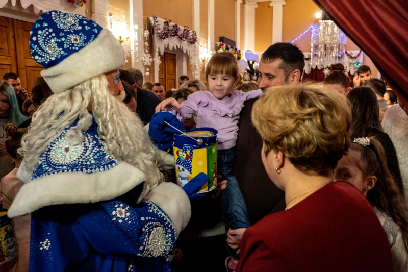 В Мурманске для детей участников СВО прошла новогодняя елка от имени командующего Северным флотом
