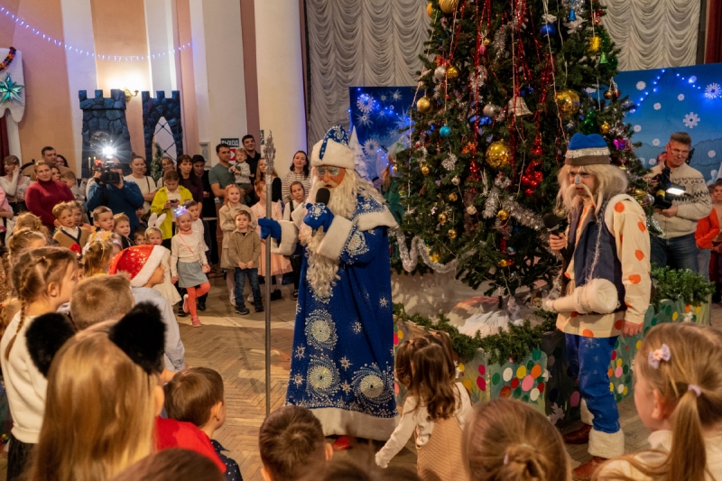 В Мурманске для детей участников СВО прошла новогодняя елка от имени командующего Северным флотом